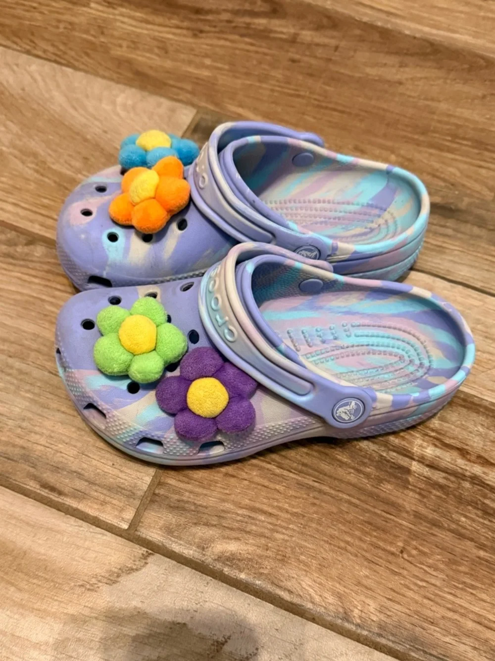 Crocs Girls Swirl Clog Sandals
